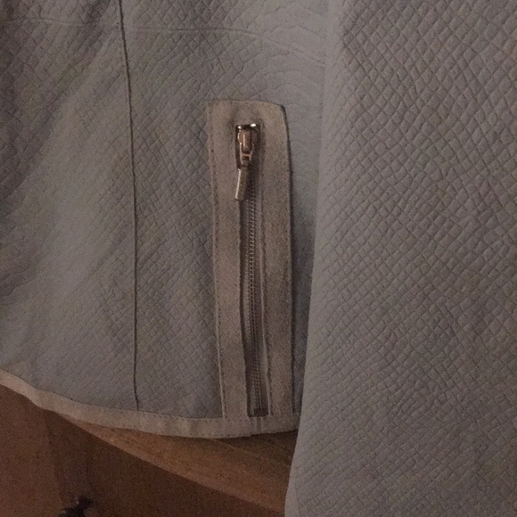 Leather Jacket - Picture 4 of 8